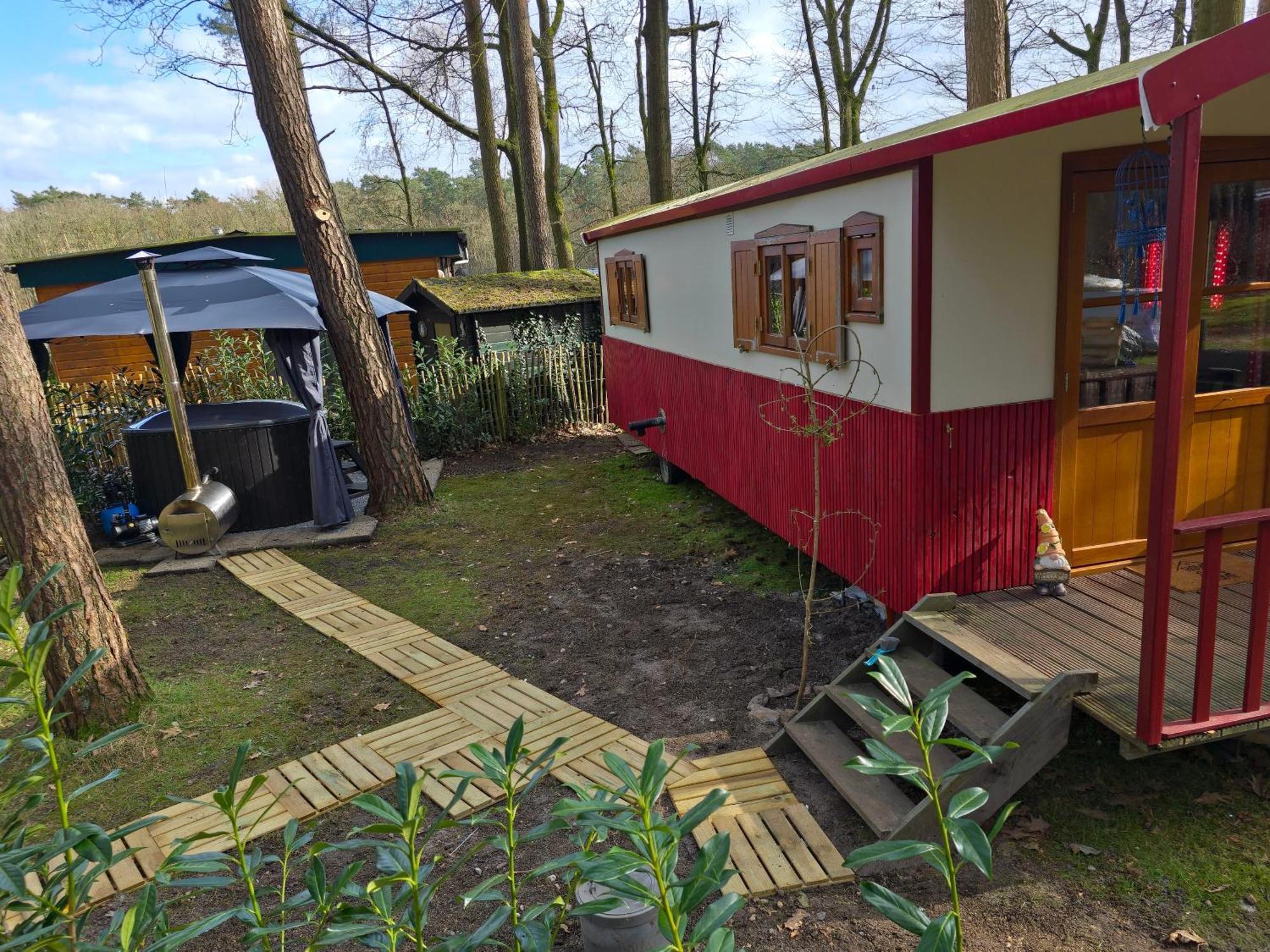 Pipowagen Met Prive Hot Tub Villa Lanaken Exteriör bild