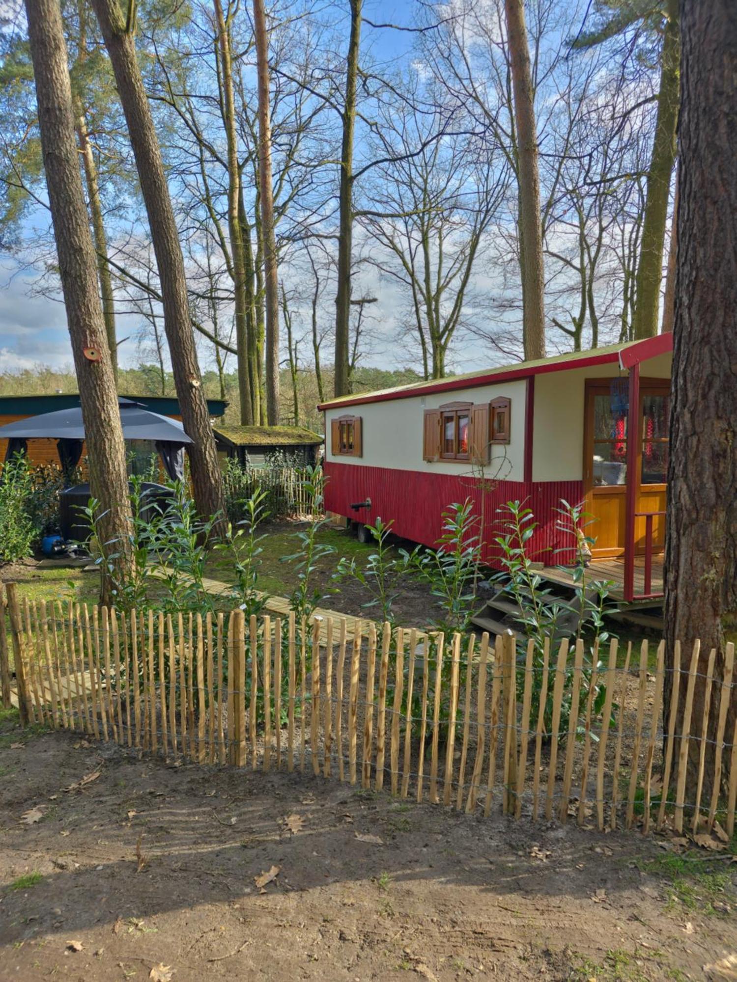 Pipowagen Met Prive Hot Tub Villa Lanaken Exteriör bild