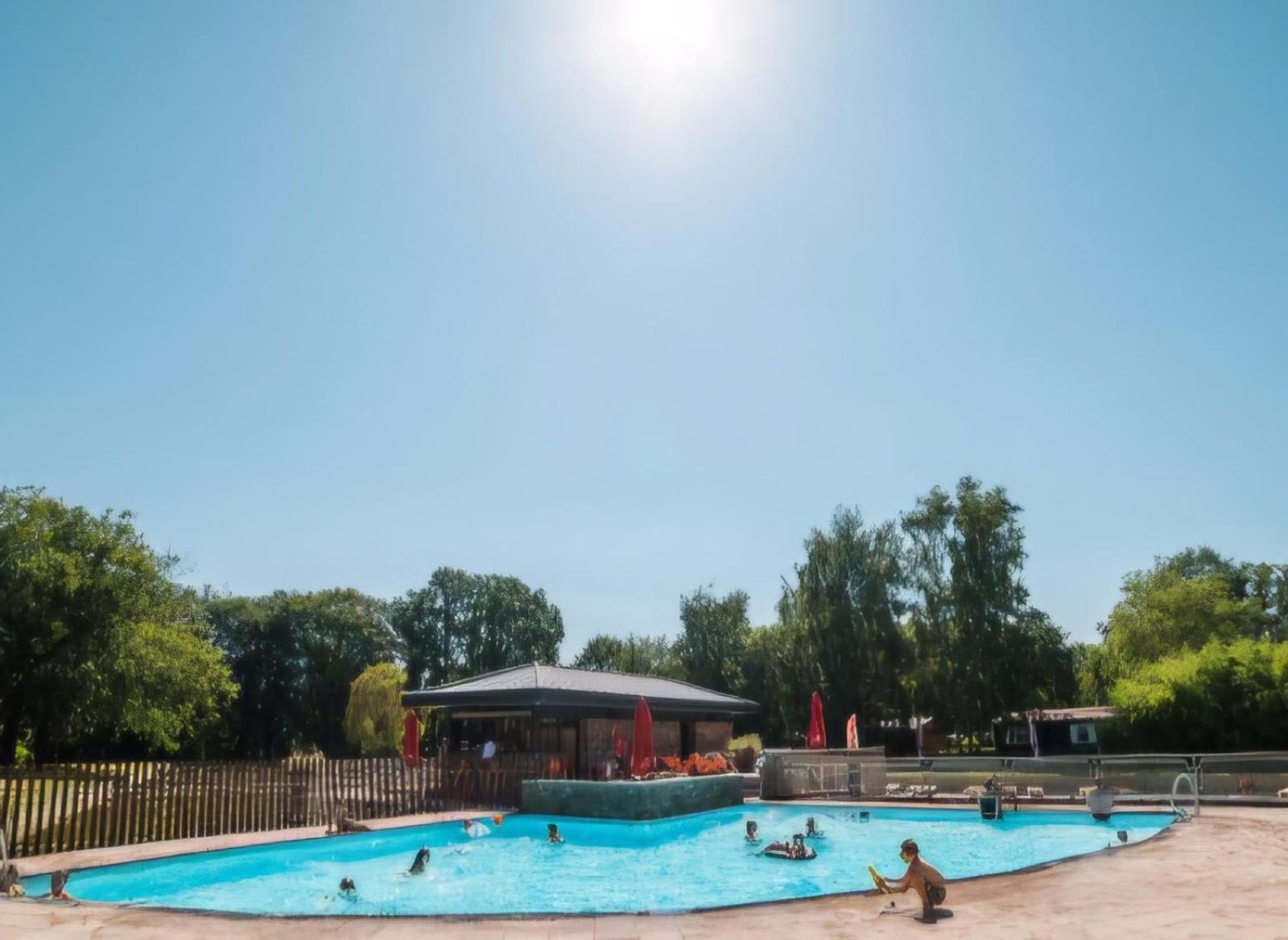 Pipowagen Met Prive Hot Tub Villa Lanaken Exteriör bild