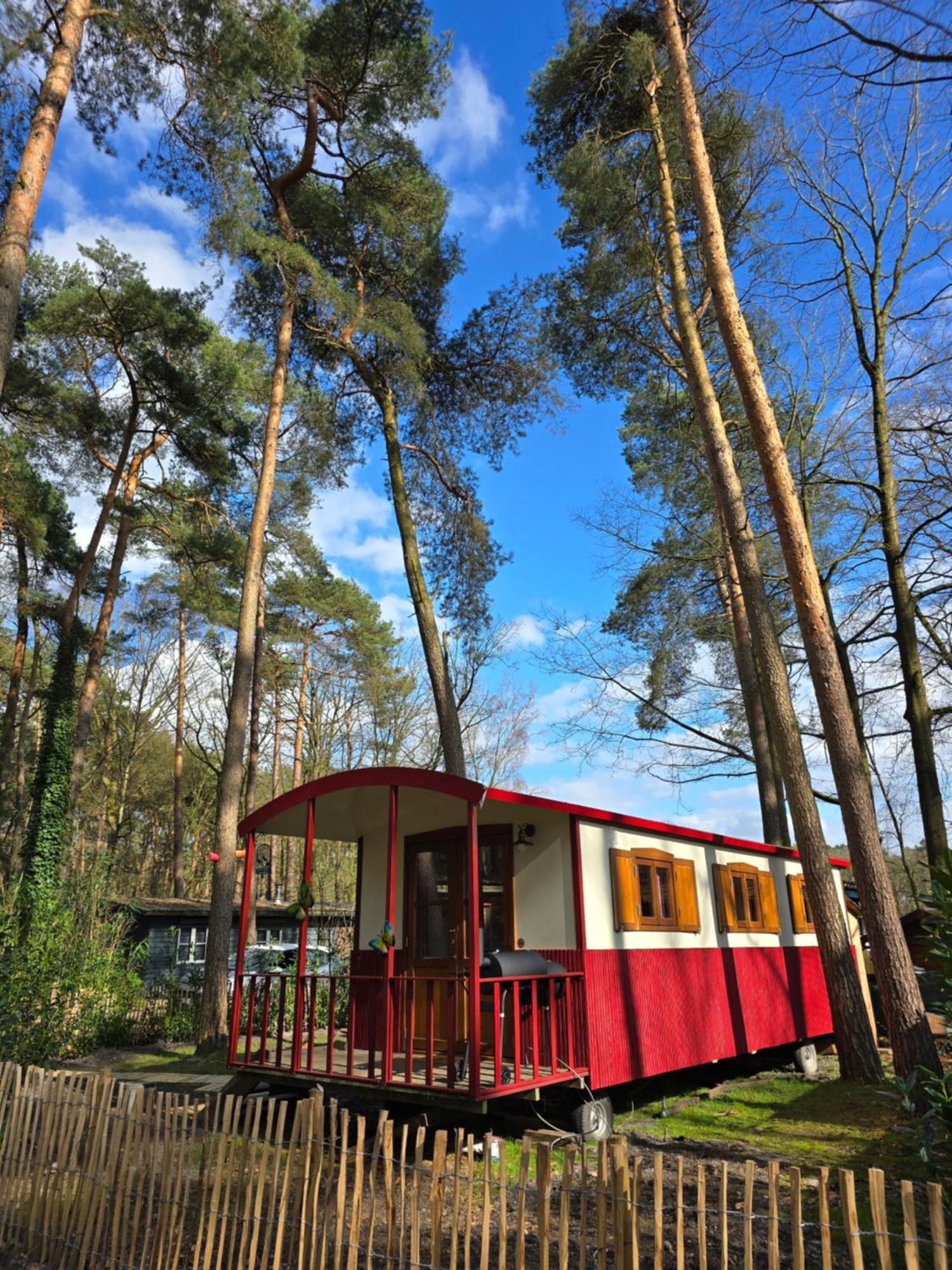 Pipowagen Met Prive Hot Tub Villa Lanaken Exteriör bild